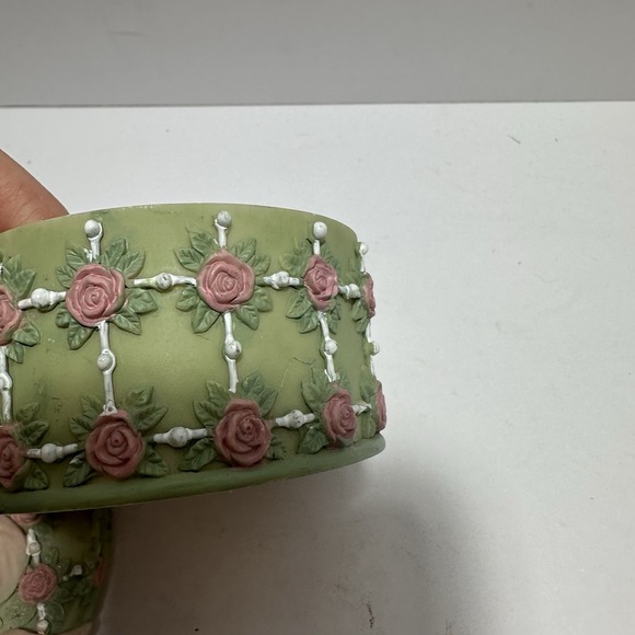Beautiful Green And Pink Rose & Ribbon Trinket Box‎ Hand Painted 3" - Picture 3 of 6
